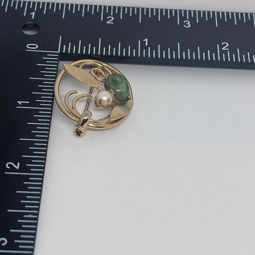 Vintage‎ Sarah Coventry Brooch Gold Tone Leaf Faux Pearl Green Stone
